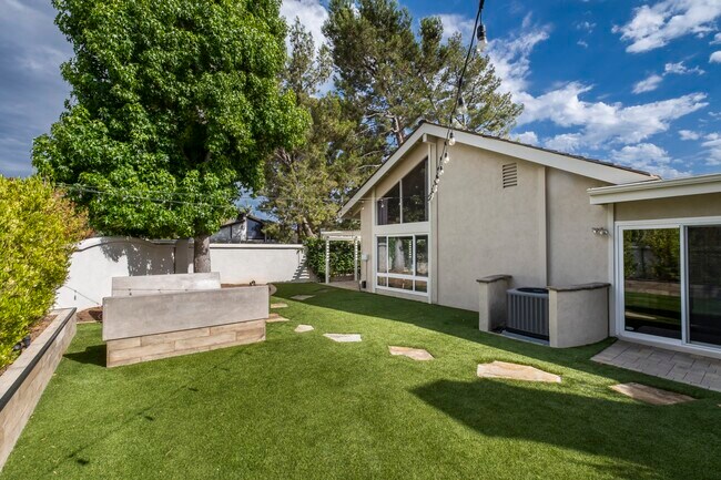 Building Photo - 4971 Hemlock