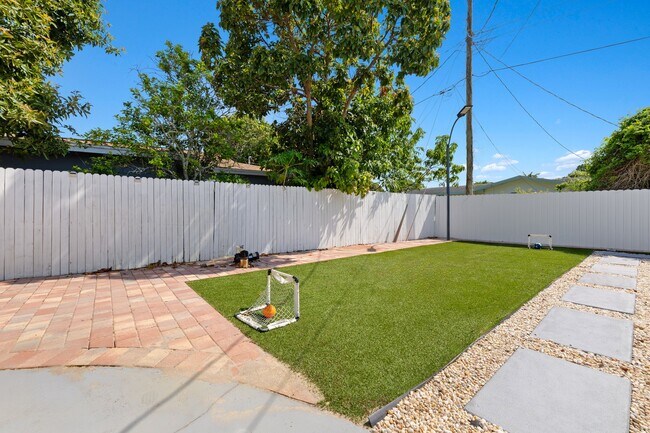 Building Photo - 4830 Cortez Cir