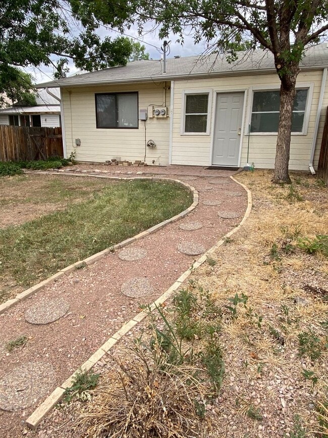 Building Photo - 2 bedroom 2 bath with a 1 car garage