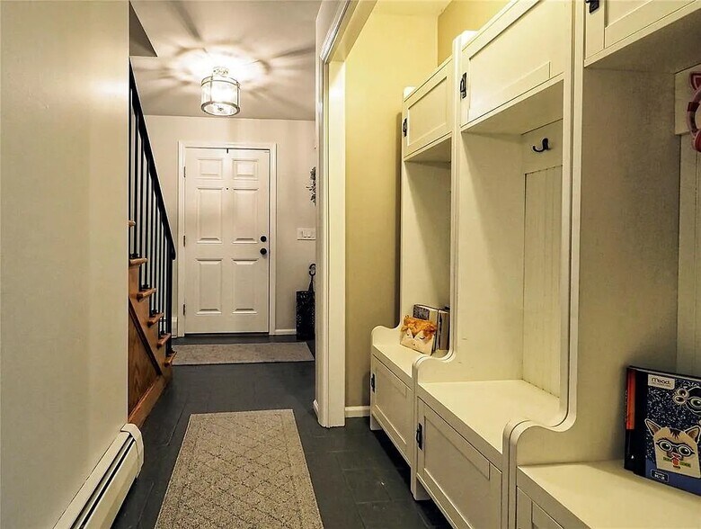 Building Photo - 617 Midvale Rd