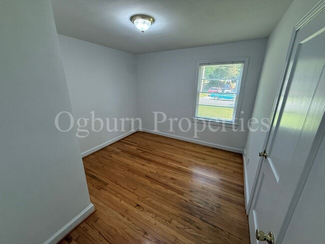 Building Photo - 144 Lawndale Dr