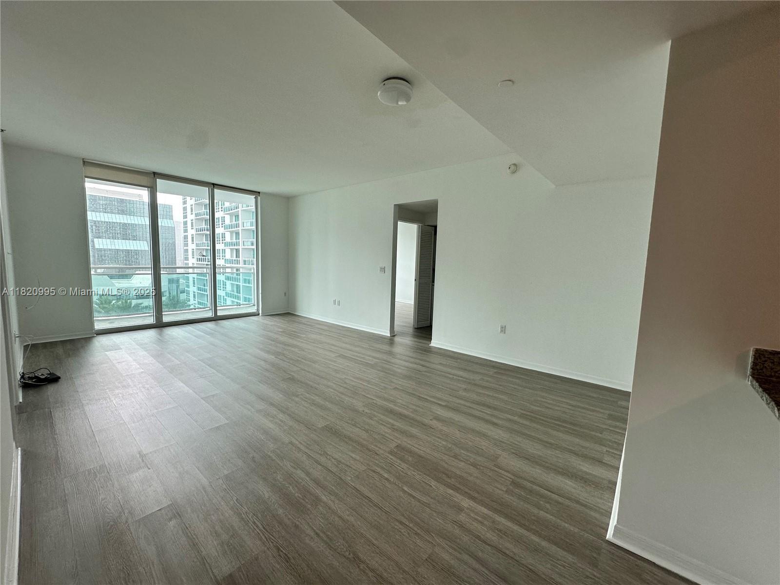 Building Photo - 950 Brickell Bay Dr