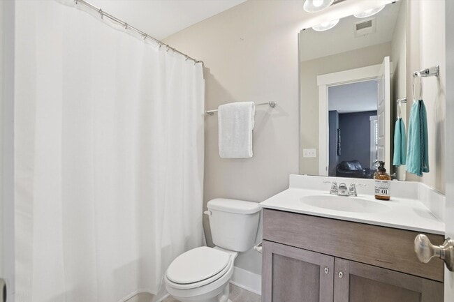 Building Photo - 2548 Josiah St