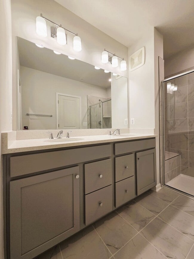 Building Photo - Newer ground level condo in Coalfield Station located in highly desireable Midlothian.