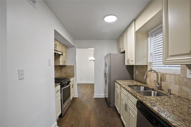 Building Photo - 1569 Foote St NE