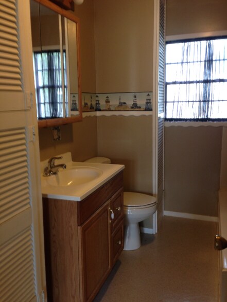 Building Photo - 3602 Hickory St