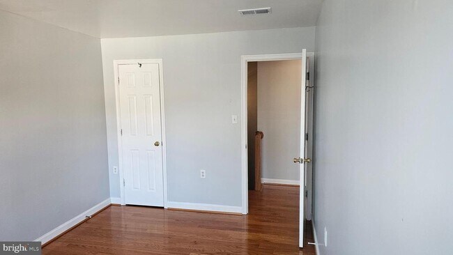 Building Photo - 12131 Salemtown Dr