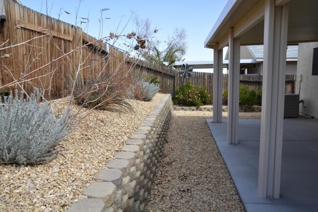 Building Photo - 13686 Sylvan Oaks St