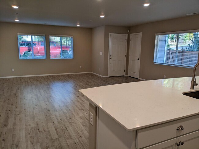 Building Photo - 3368 Hoffman Hill Blvd