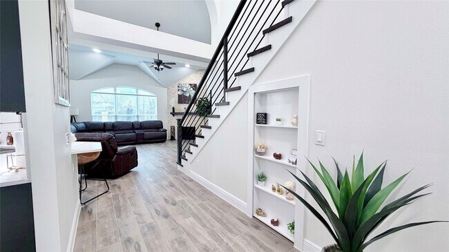 Building Photo - 2708 Sunnycreek Ln