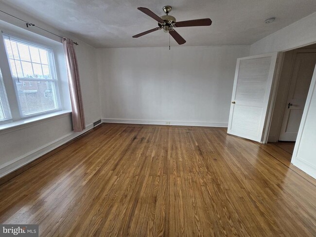 Building Photo - 831 Fanshawe St