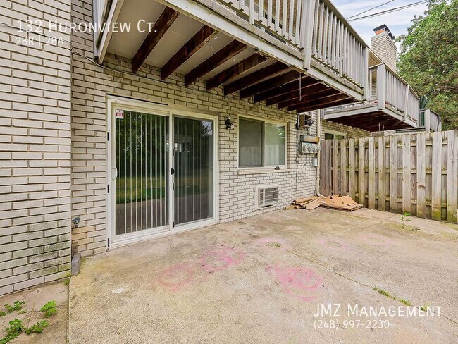 Building Photo - 132 Huronview Ct