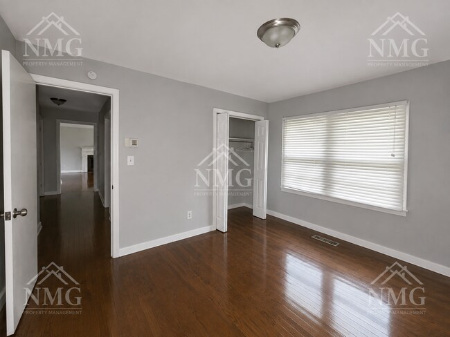 Building Photo - 4247 E Ridge Dr