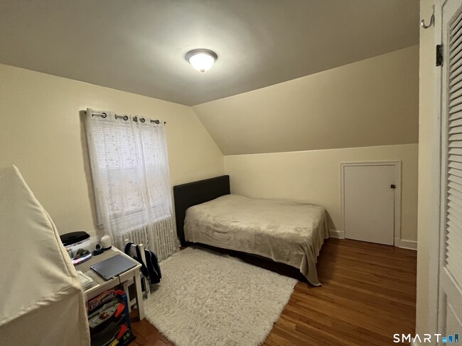 Building Photo - 28 7th St