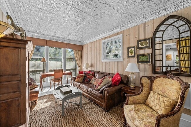 Building Photo - 201 Brookfield Ave