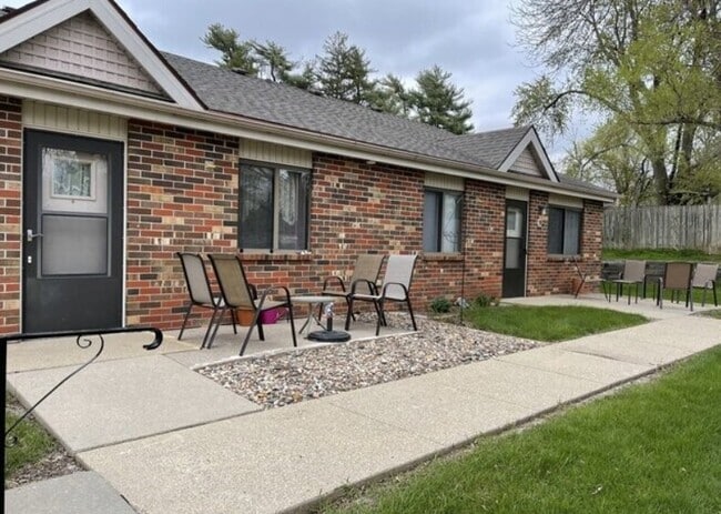 Building Photo - 1111 E Iowa Ave