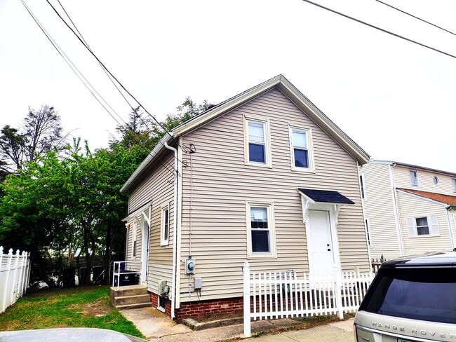 Primary Photo - ****Pawtucket/Woodlawn Single Family - $2,...