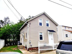 Building Photo - ****Pawtucket/Woodlawn Single Family - $2,...