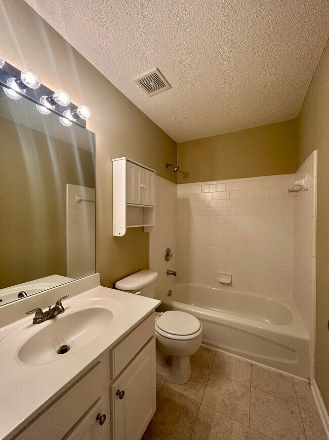 Building Photo - 1608 Hemburg Trace
