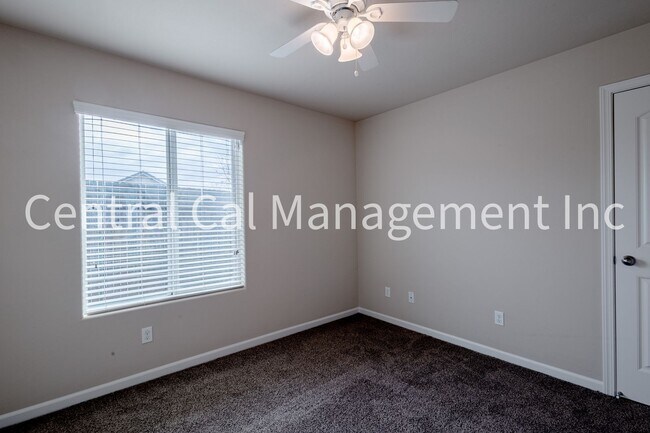 Building Photo - 4 Bedroom/2 Bath Home in the Northwest - $2595 Per Month!