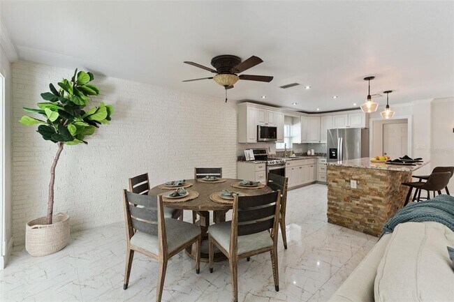 Building Photo - 622 Beverly Ave