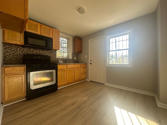 Building Photo - Three-bedroom House in Baltimore