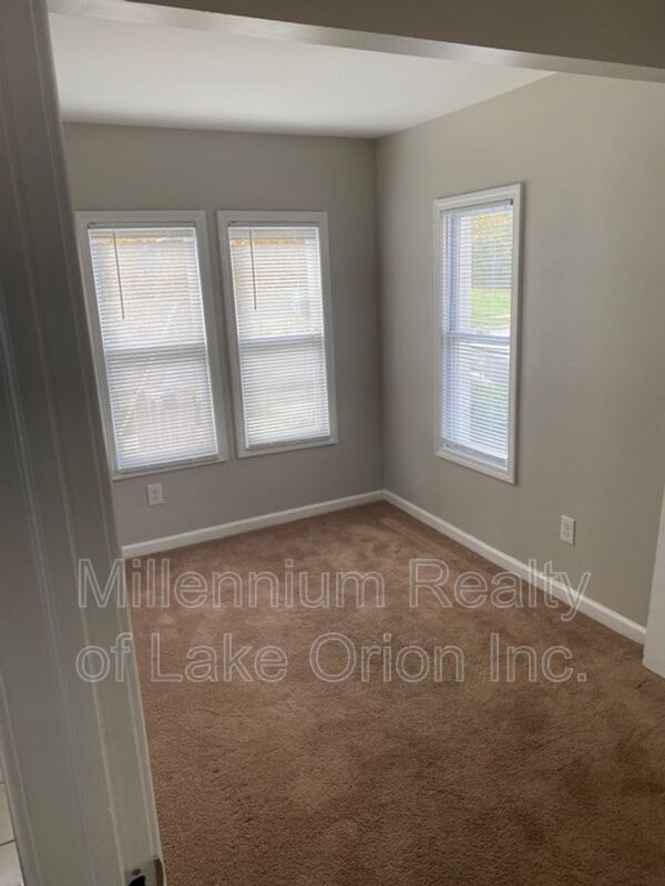 Building Photo - 46 W Strathmore Ave