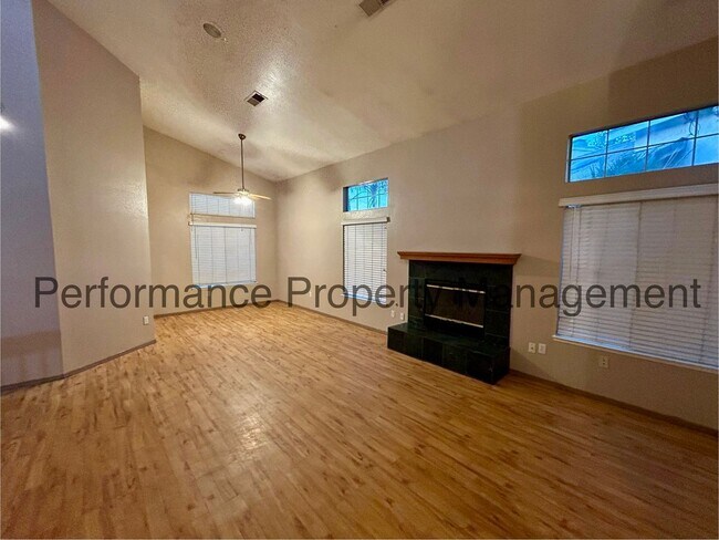 Building Photo - Stunning 4 Bed/3 Bath Home in SW Bakersfield w/ RBP & $0 Deposit Option