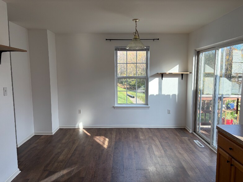 Building Photo - 358 Cherry St