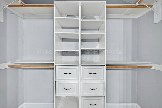 Building Photo - 1803 W Hull St