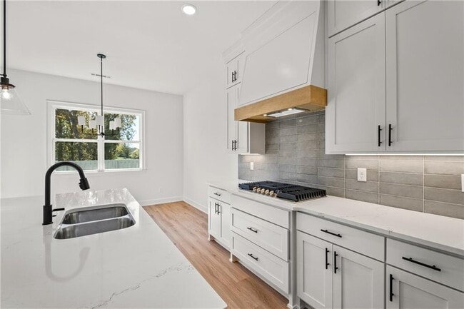 Building Photo - 1821 Peacock Rd