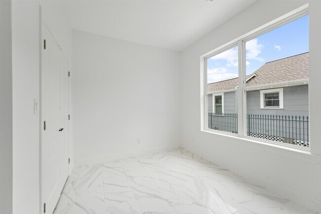 Building Photo - 225 Royder St