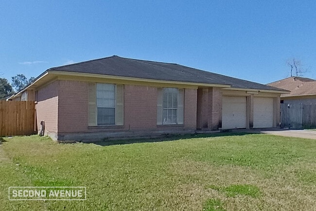 Building Photo - 12006 Pompton Dr