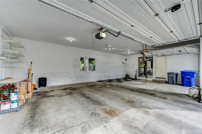 Building Photo - ? Stunning 4BR/3.5BA Home in Lake Forest P...