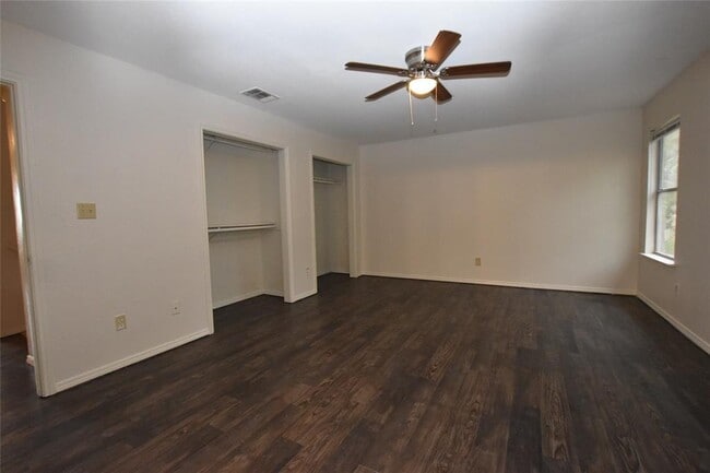 Building Photo - 921 Sagewood Trail