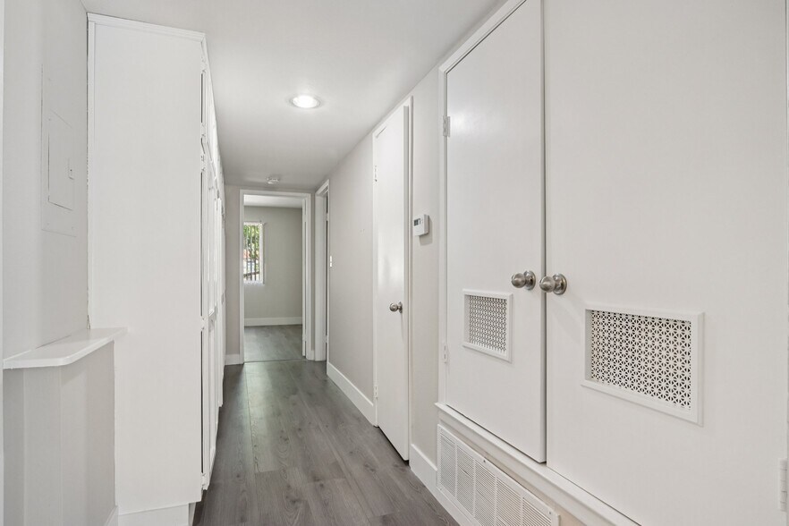 Building Photo - 421 N Kenneth Rd