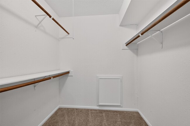 Building Photo - 4404 Basswood Ln