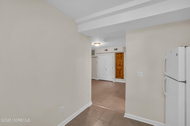 Building Photo - 218 2nd Ave