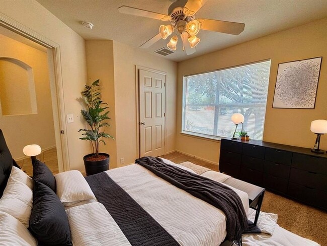 Building Photo - 172 Spruce Dr