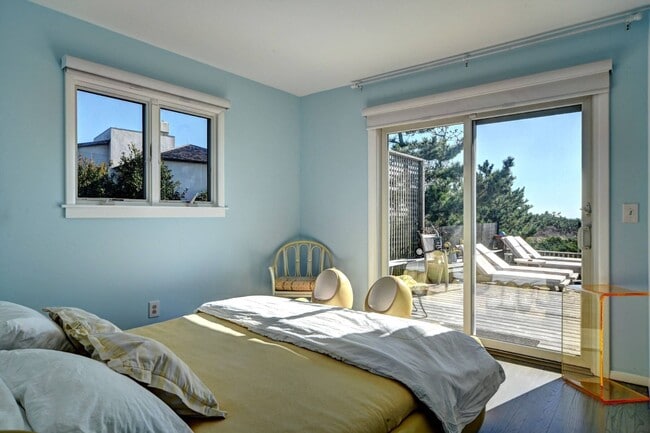 Building Photo - 323 Marine Blvd