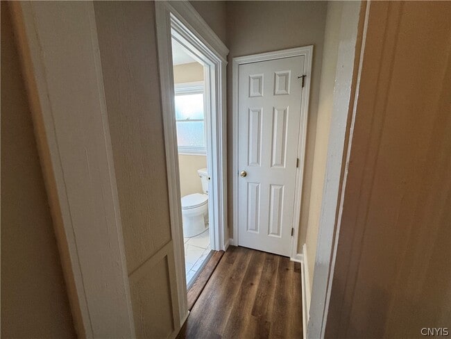 Building Photo - 24 W Oneida St