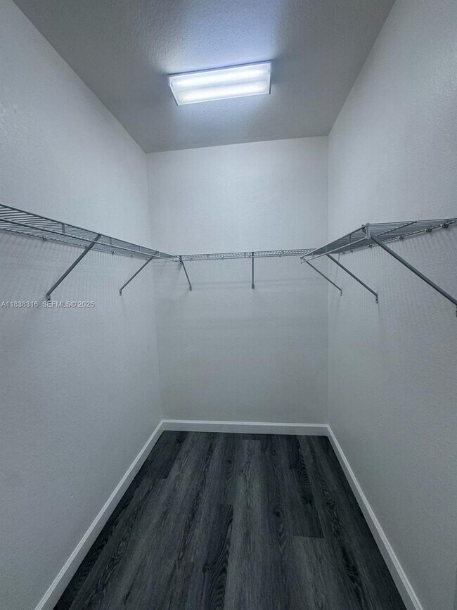 Building Photo - 3757 SE 2nd Dr