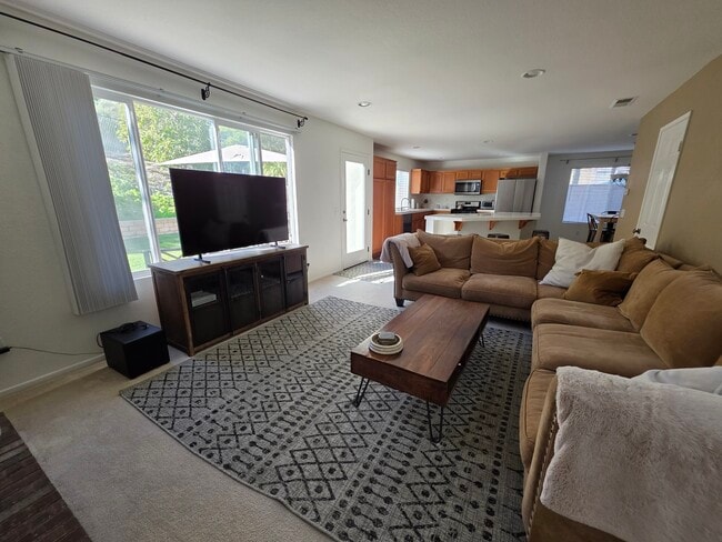 Building Photo - 165 Canyon Creek Way