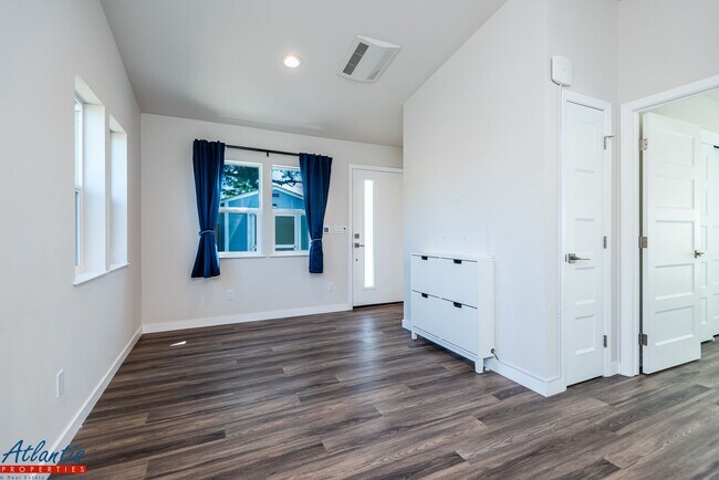 Building Photo - Beautiful Home With Stand-Alone ADU | Camb...