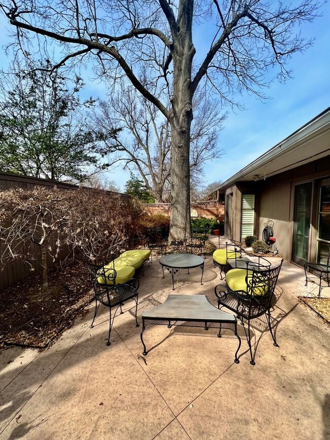 Building Photo - Rare rental opportunity in gated Garden Park!