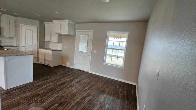Building Photo - 514 Sweet Pea Ln