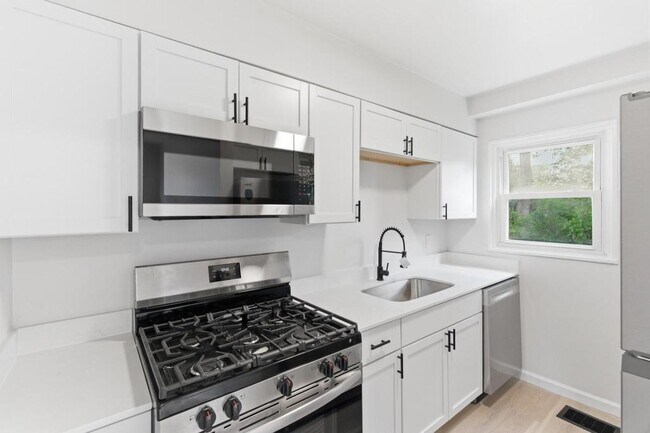 Building Photo - 4466 Gatewood Pl