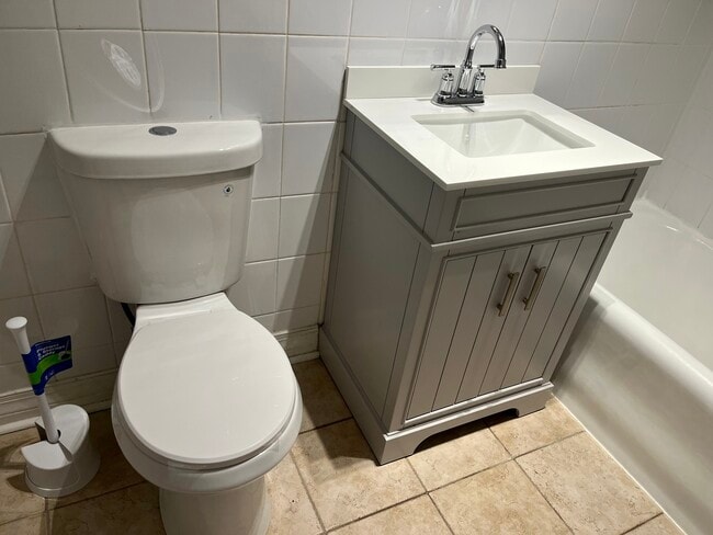 Building Photo - 2638 W Summerdale Ave