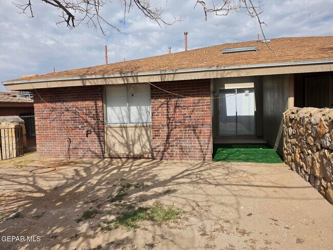 Building Photo - 944 Montera Rd