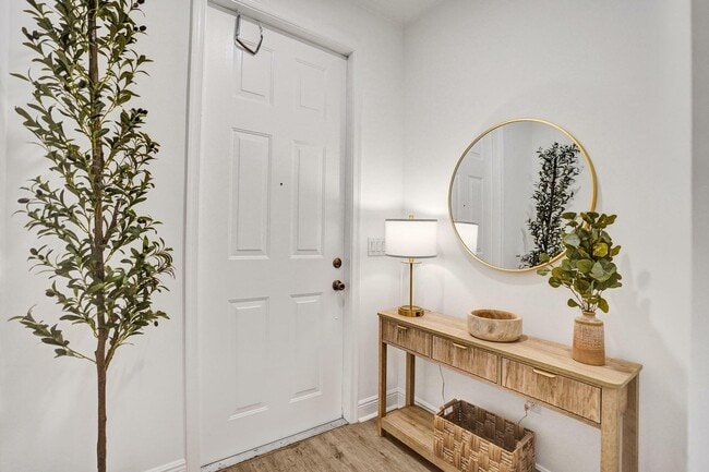 Building Photo - 642 NW 38th Cir